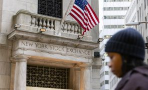Wall Street fecha em terreno misto após conhecer indicadores económicos dos EUA