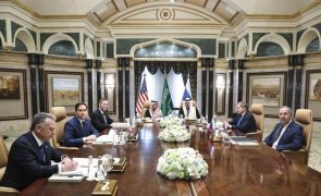 Rússia e Estados Unidos disponíveis para continuar a trabalhar para alcançar a paz na Ucrânia