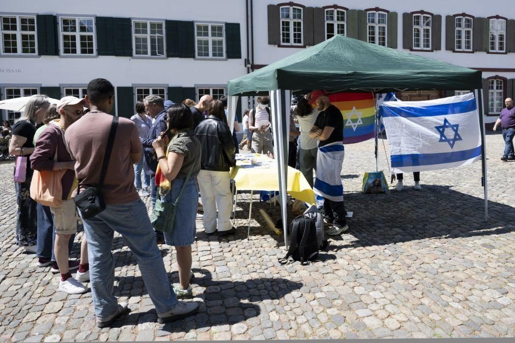 Manifestantes pró-Palestina e polícia em confrontos por participação de Israel na Eurovisão