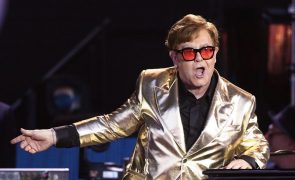 Elton John afirma-se 