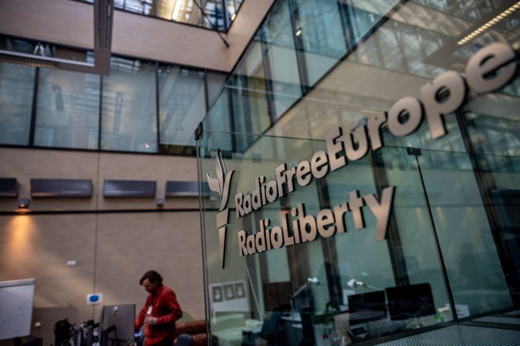 UE dá fundos de emergência para manter Rádio Europa Livre após cortes dos EUA