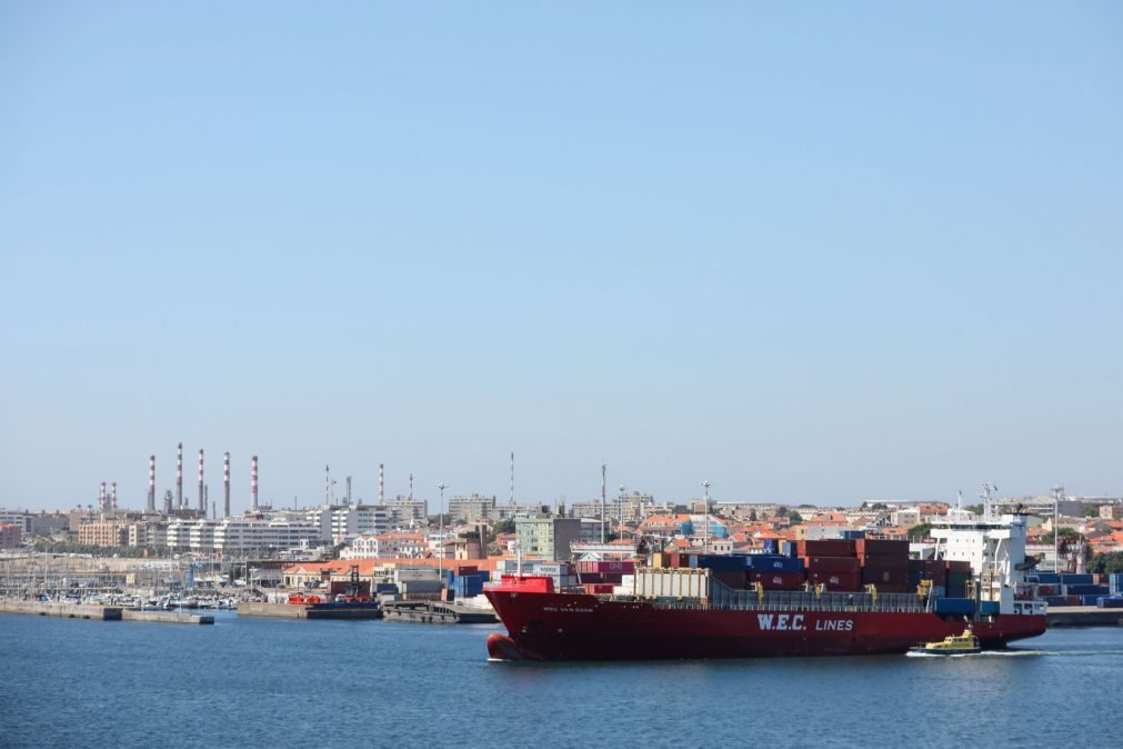 Derrame de ácido clorídrico no porto de Leixões