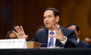 Rubio abstém-se de tratar Putin como criminoso de guerra e pede foco na paz