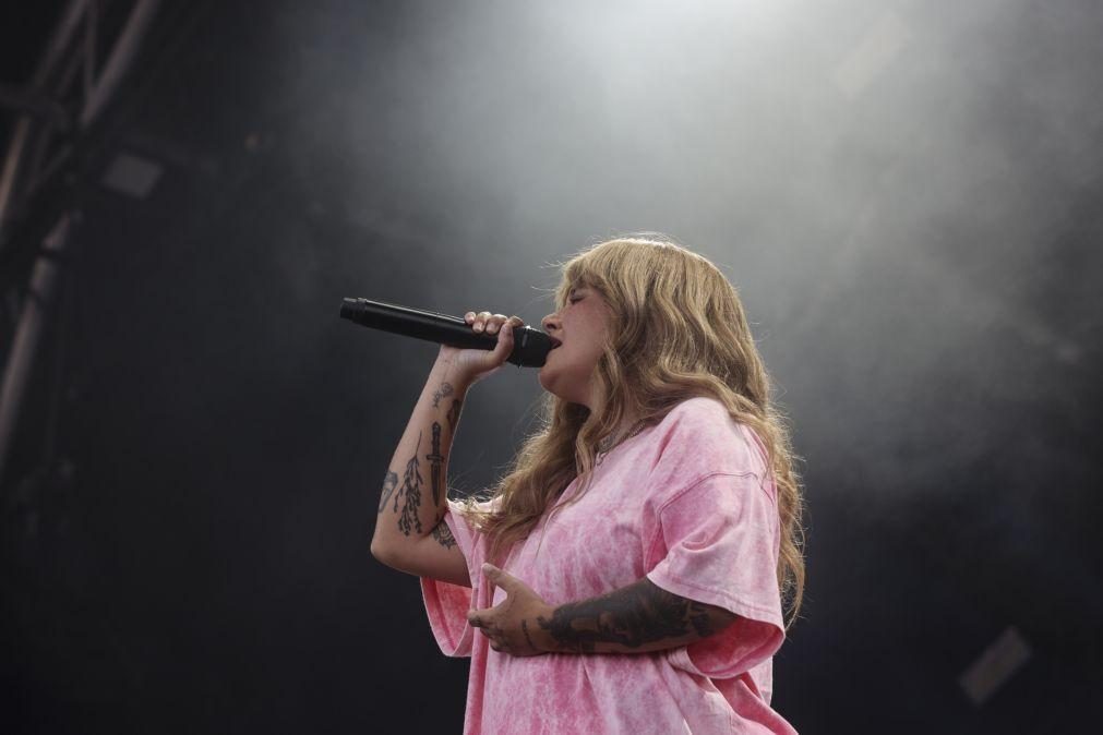 Carolina Deslandes edita hoje um álbum