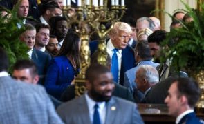 Governo Trump proíbe Harvard de receber estudantes estrangeiros
