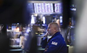 Bolsa em Wall Street em queda após Trump ameaçar a UE com novas tarifas