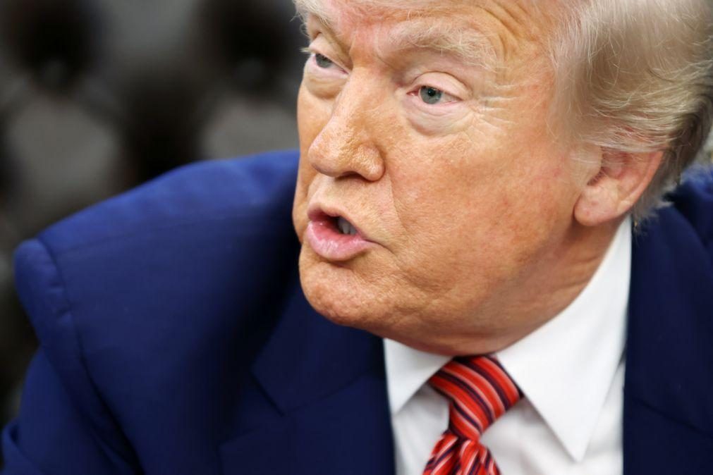 Trump diz que mudança de empresas da UE para EUA evita sanções