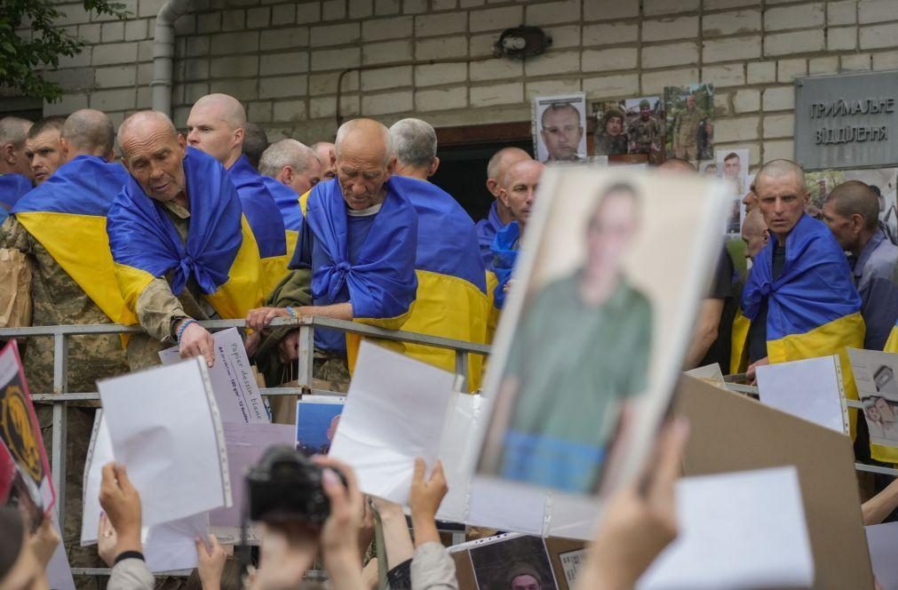 Libertados mais 307 prisioneiros ucranianos pela Rússia após noite violenta de ataques