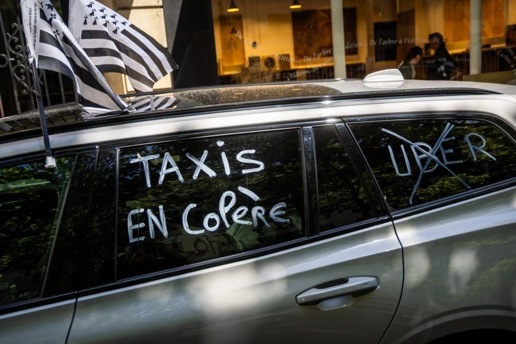 Governo francês negoceia com taxistas após protestos que ameaçam Roland Garros