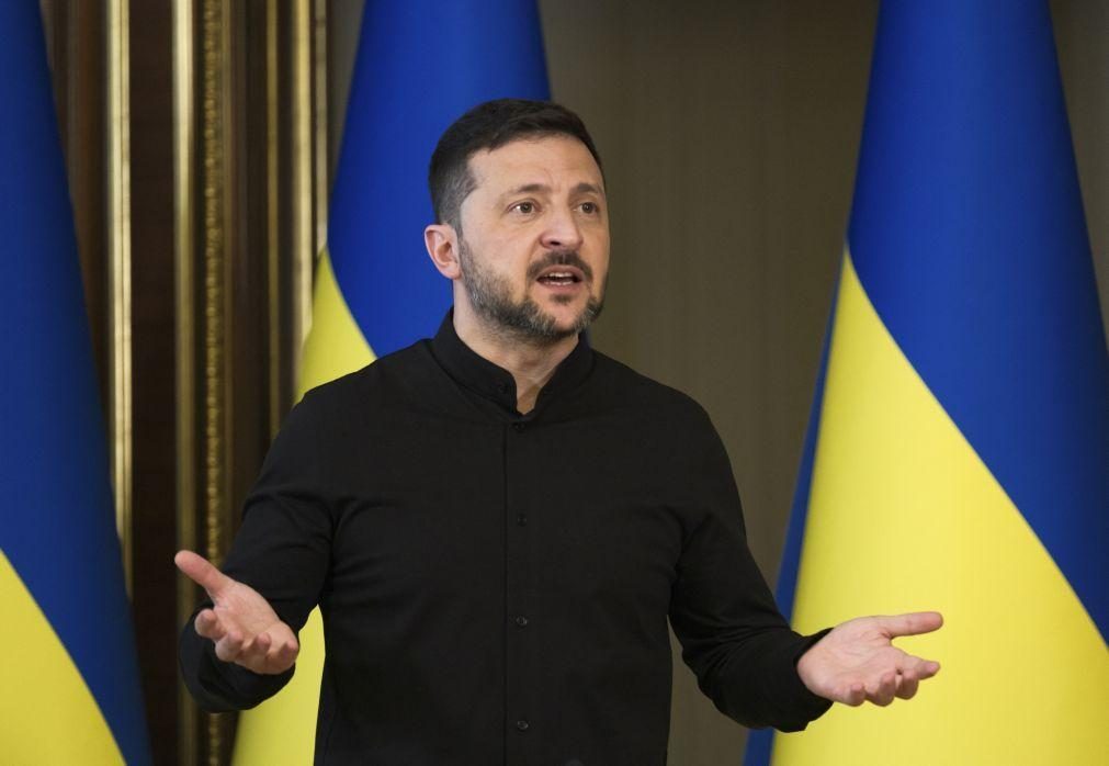 Ucrânia: Zelensky pede determinação aos que procuram a paz após ataques russos