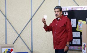 Ausência da oposição dá a Maduro vitória esmagadora nas legislativas venezuelanas