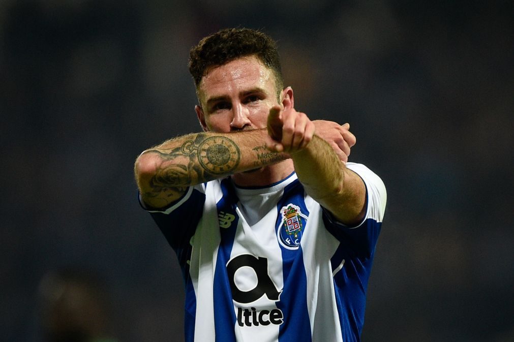 Sevilha anuncia princípio de acordo para empréstimo do portista Miguel Layún