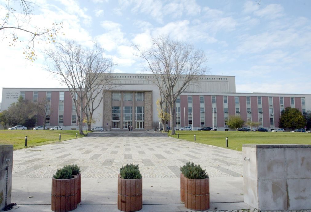 Espólio do poeta Alberto de Lacerda sobre Nureyev em exposição na Biblioteca Nacional