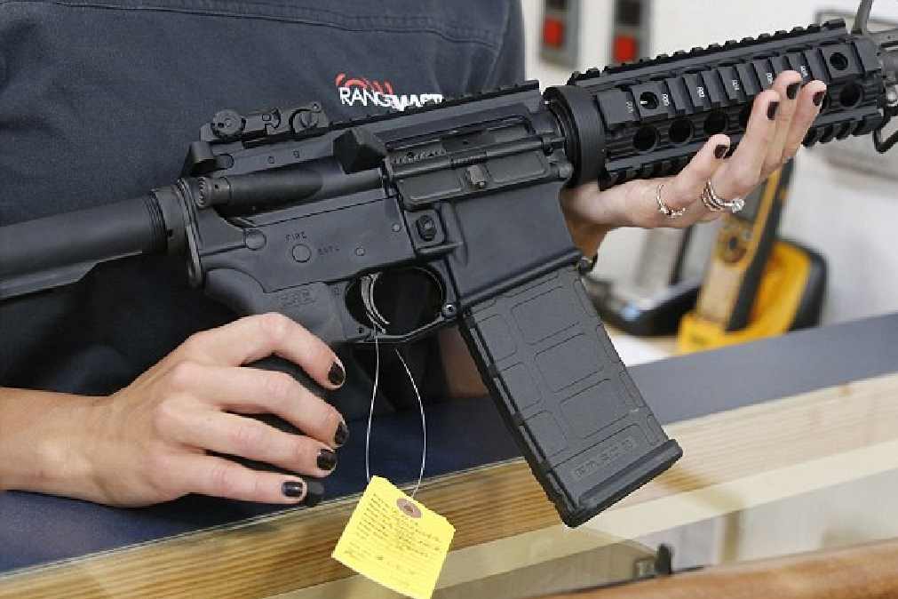 Florida rejeita a proibição de armas e aprova lei que permite que os professores transportem armas