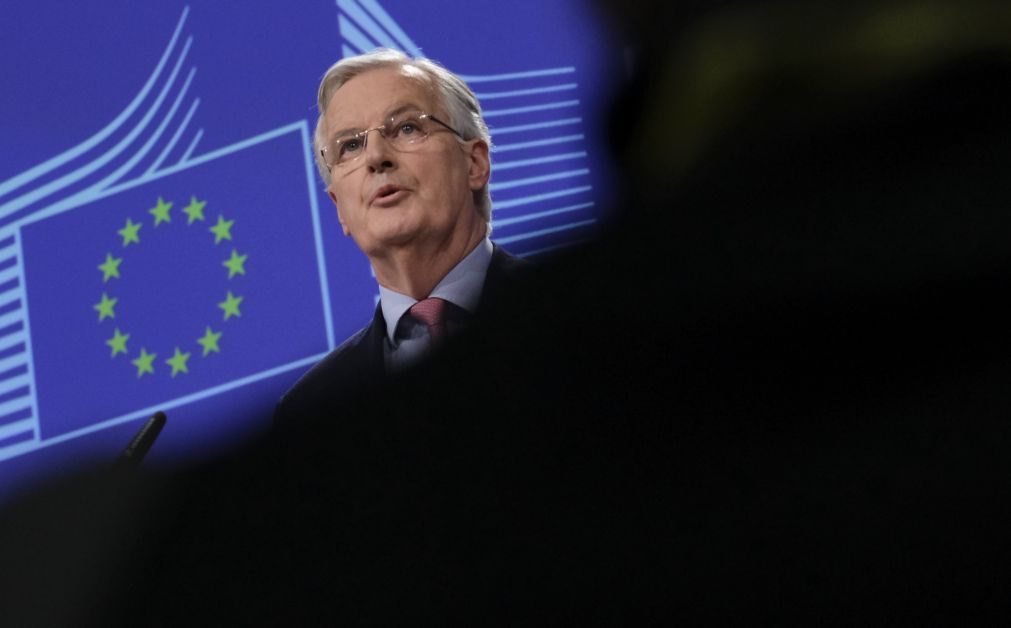 Barnier diz não ser possível um período de transição do 'Brexit' de duração indeterminada