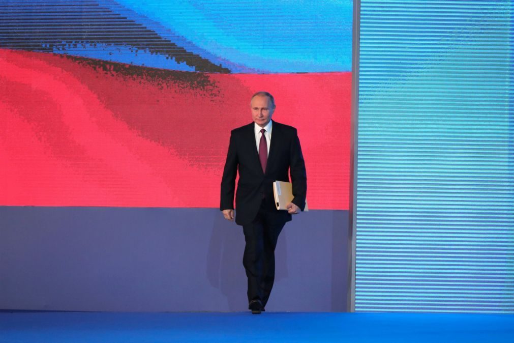 Putin promete cortar para metade a taxa de pobreza na Rússia em seis anos