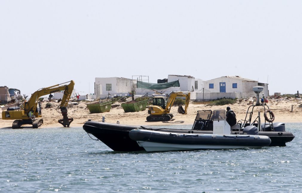 Autarquia pede ajuda ao Governo para minimizar danos na Praia de Faro