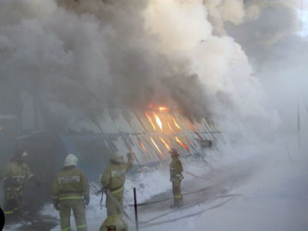 Sobe para 53 o número de mortos em incêndio num centro comercial