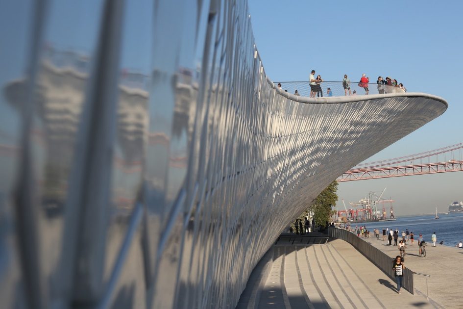 Homem cai ao Tejo junto ao MAAT em Lisboa