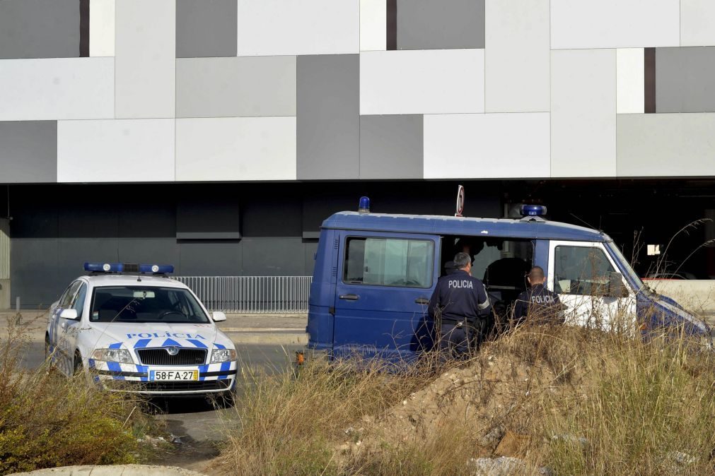 Homem com pulseira eletrónica detido em Setúbal com mais de 600 doses de droga