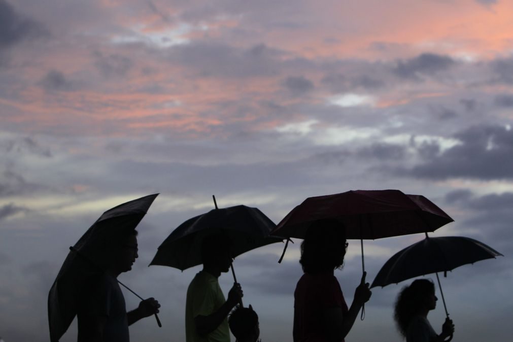 Nove distritos do continente sob aviso amarelo hoje devido à previsão de chuva