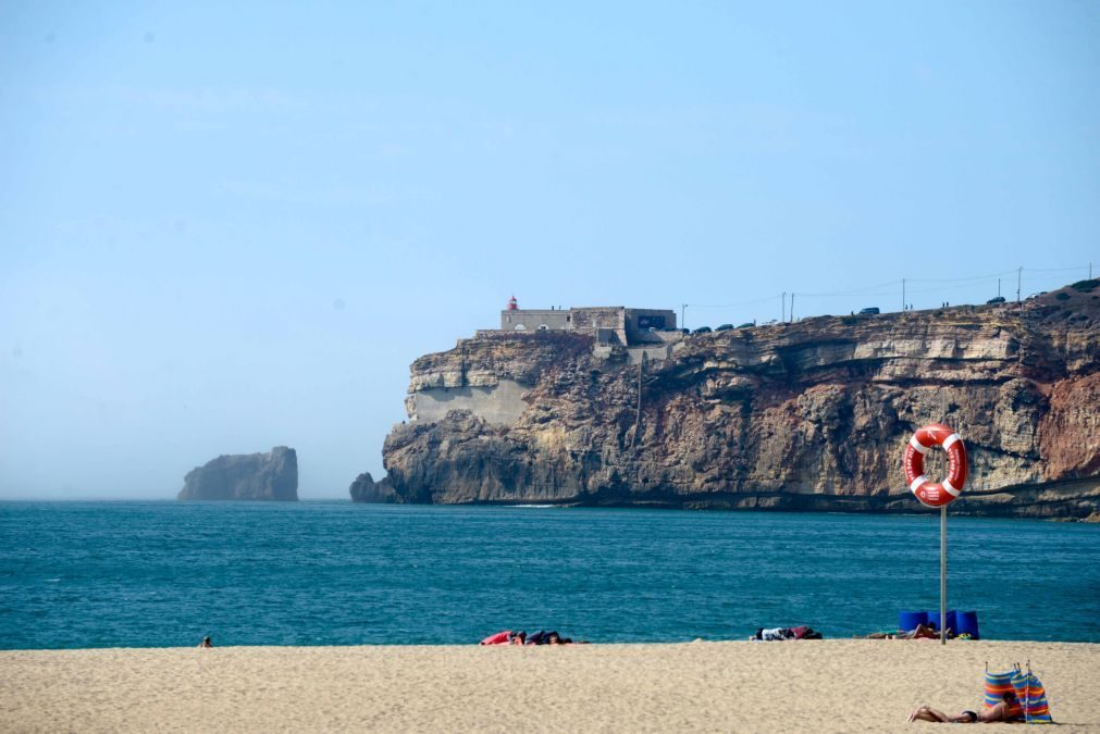 Duas pessoas morreram após queda numa praia na Ericeira