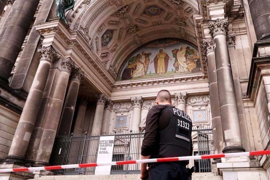 Última Hora: Tiroteio na catedral de Berlim faz dois feridos