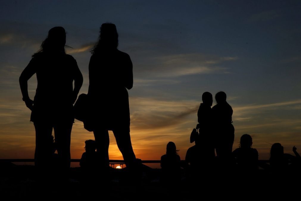 Noites quentes de verão vão regressar em força e com muito calor ao luar