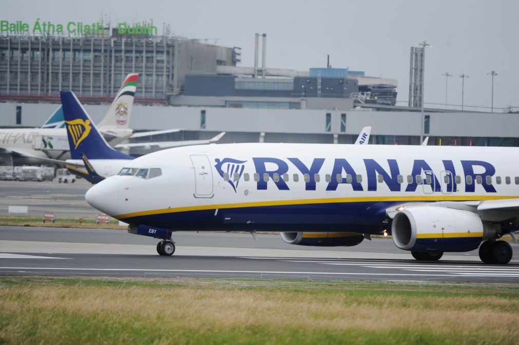 Ryanair prevê cancelar até 300 voos diários devido a greve na próxima semana