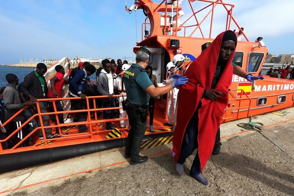 Salvamento Marítimo e Guarda Civil resgatam 484 migrantes em Espanha