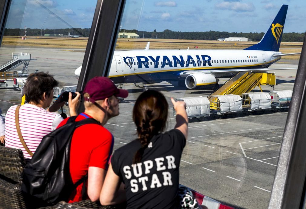 Ryanair vai passar a cobrar por bagagem de mão