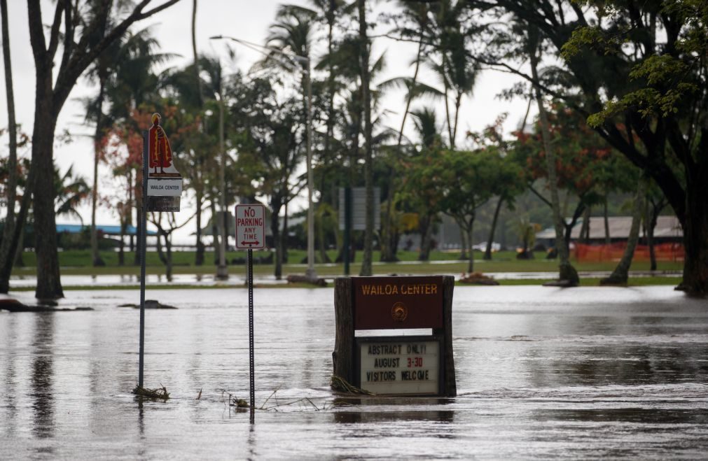 Furacão Lane passou a tempestade tropical