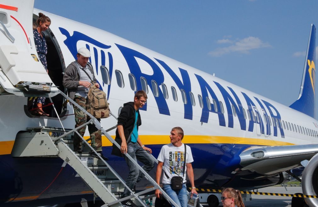Pilotos e pessoal de bordo da Ryanair em greve na quarta-feira