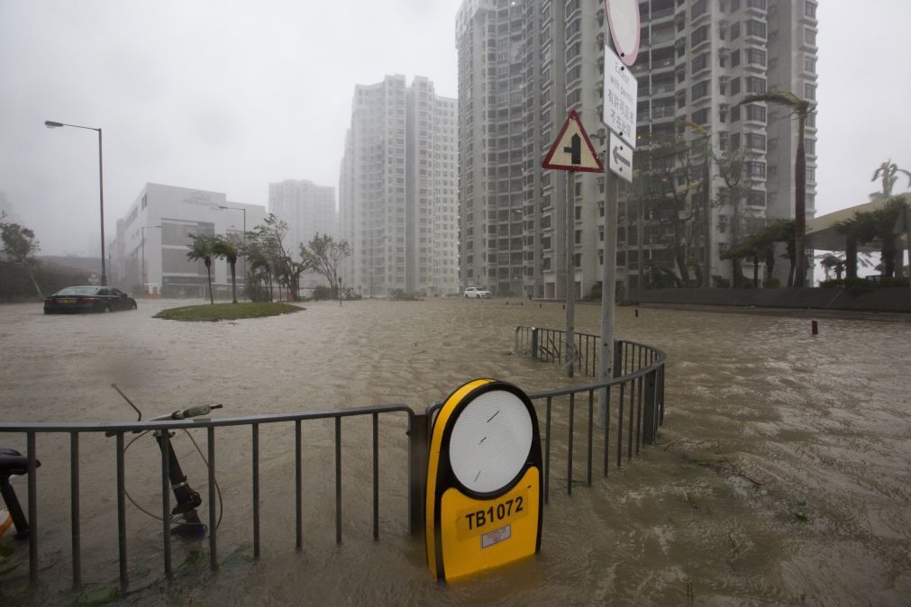 Mais de 600 estradas bloqueadas em Hong Kong após passagem do tufão Mangkhut