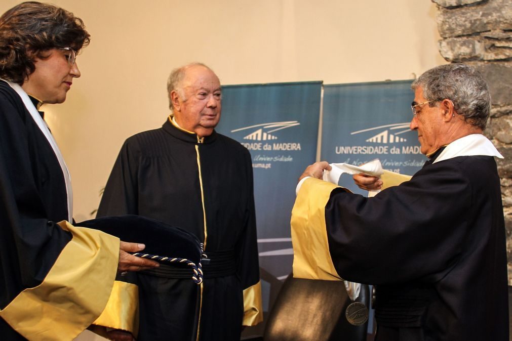 Alberto João Jardim recebe título de Doutor