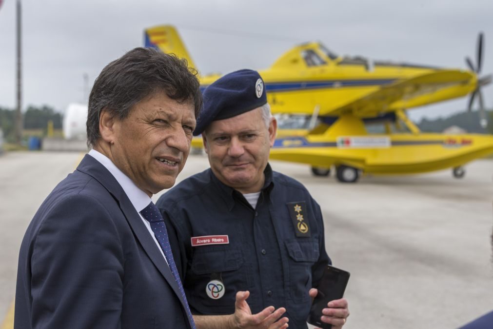 Não faz sentido dizer-se que estamos a querer desprestigiar os bombeiros