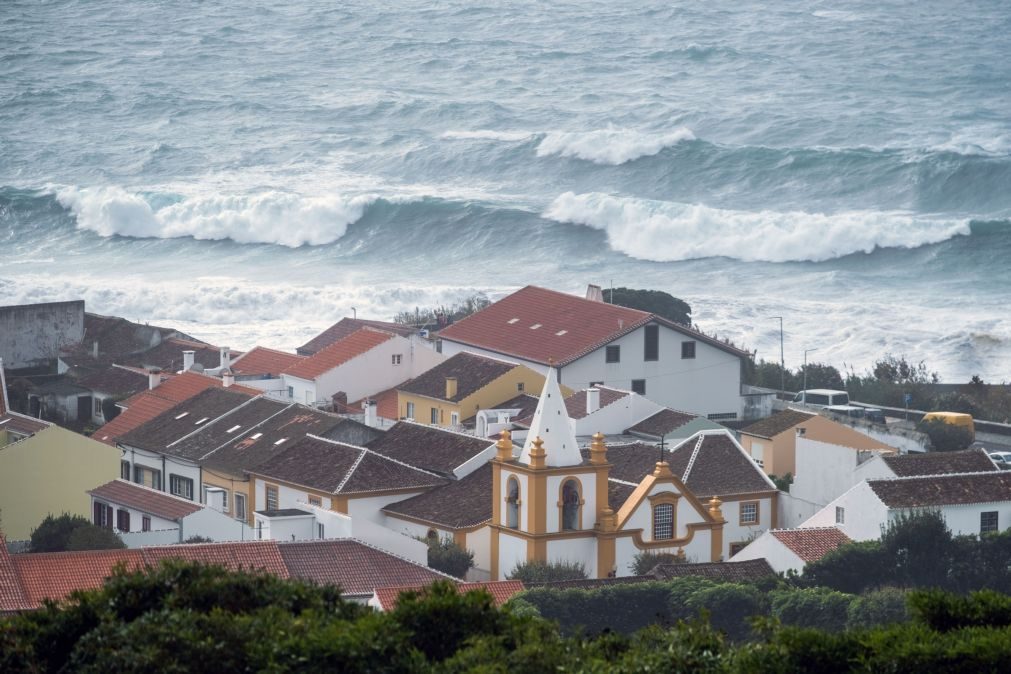 Estas ilhas dos Açores vão estar sob alerta laranja devido a previsões chuva