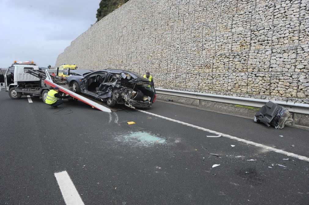 Acidente faz um morto e quatro feridos na autoestrada A8 no Bombarral