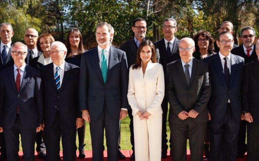 Letizia de Espanha usa fato de noivado 16 anos depois