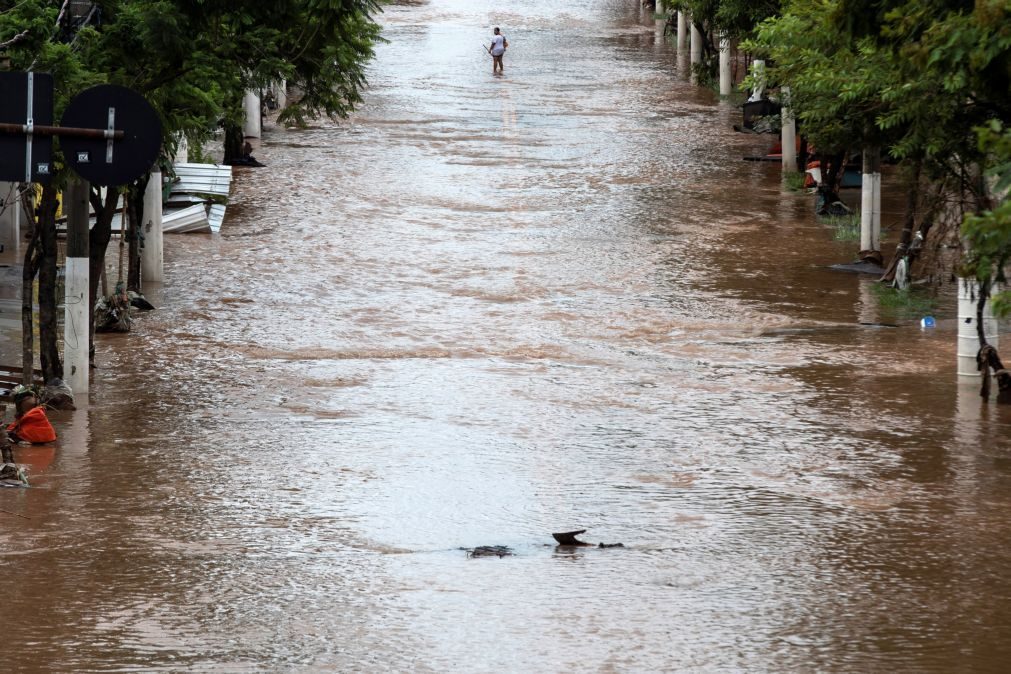 Chuva causou pelo menos 12 mortes na cidade brasileira de São Paulo