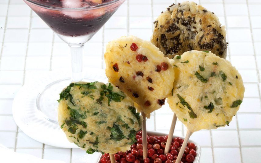 Crocantes de queijo e tequilha de groselha. Mimos para o dia do pai