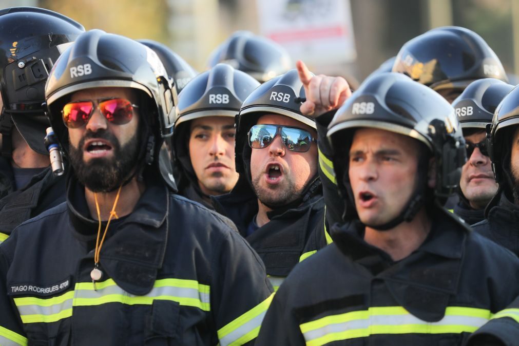 Bombeiros profissionais manifestam-se em Lisboa em 22 de maio