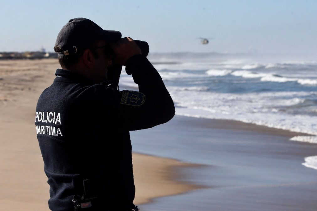 Buscas em Cascais por homem que caiu ao mar