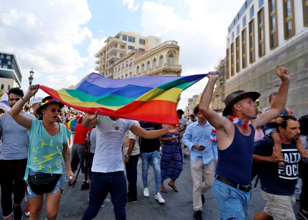 Polícia interrompe marcha pelos direitos LGBT em Cuba