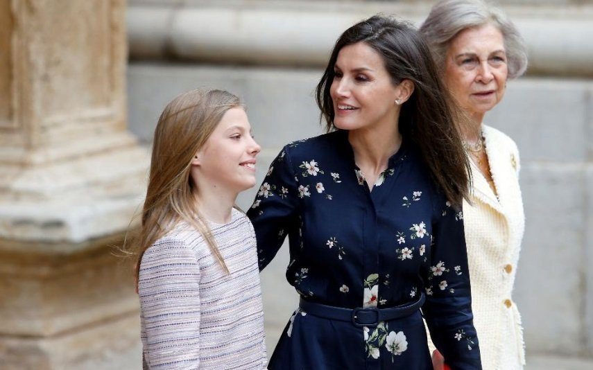 Letizia cada vez mais poupada Rainha vai ao baú e volta a vestir o macacão de 50 euros