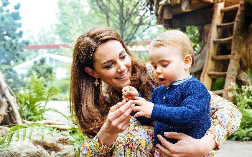 Vestido floral de Kate Middleton tem preço acessível e está à venda na Internet