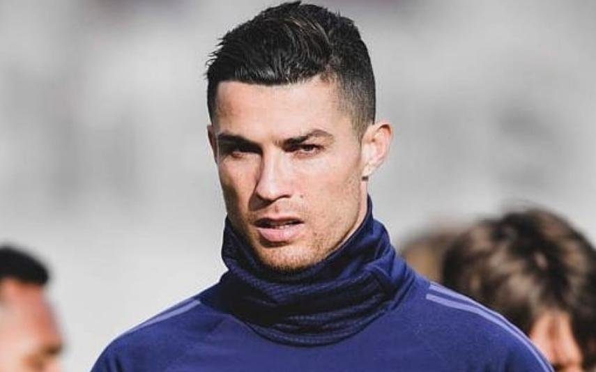 Cristiano Ronaldo salta para cima de segurança em campo (vídeo)