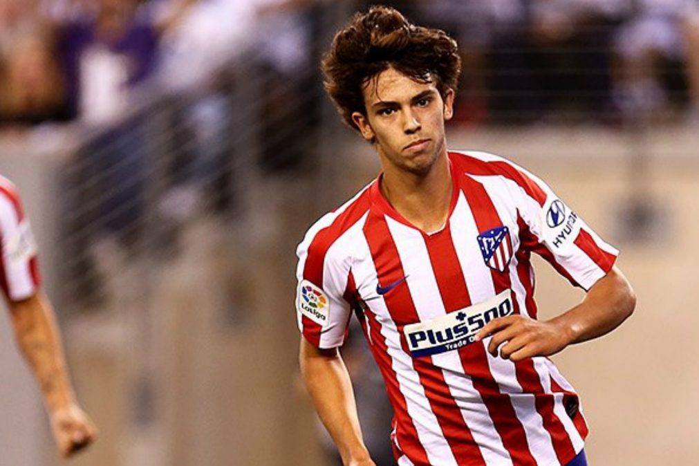 João Félix desentende-se com Messi (vídeo)