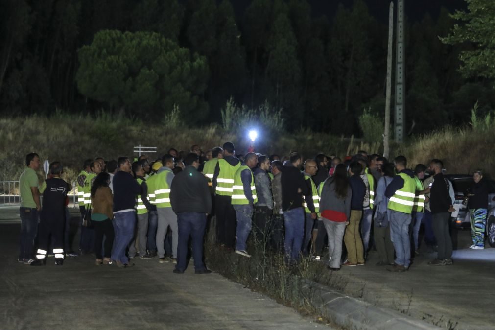 Greve dos motoristas. GNR escoltou primeiros camiões a iniciarem funções