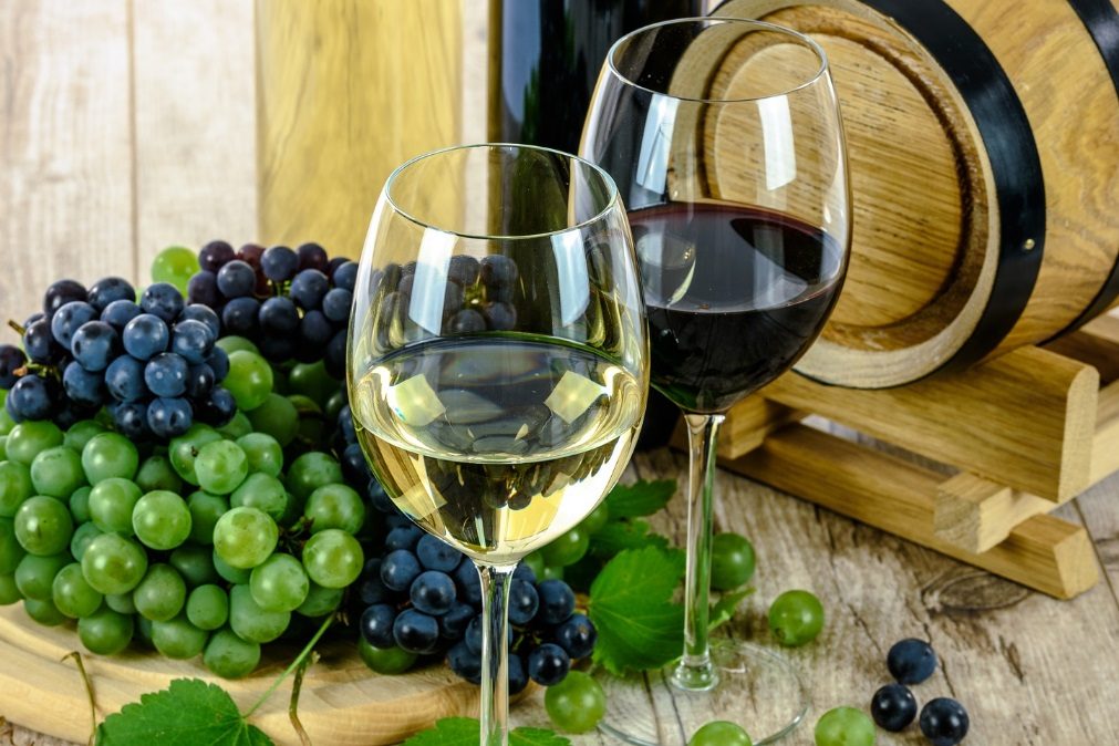 Beber vinho faz bem à saúde. Conheça os cinco benefícios